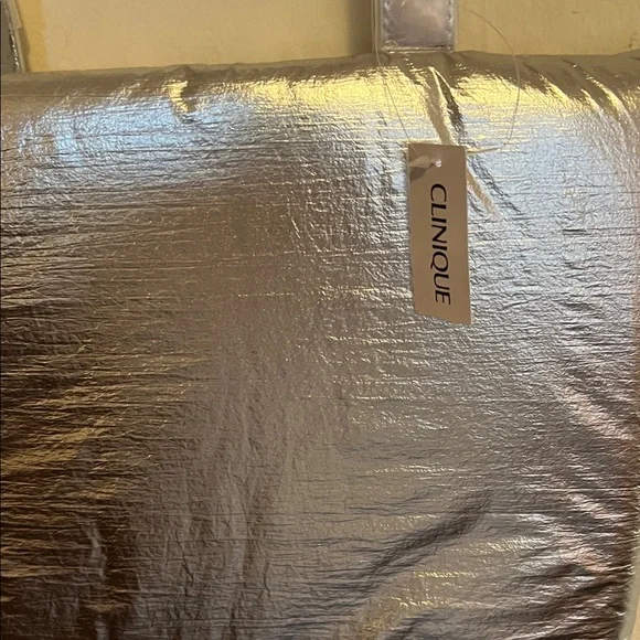 Clinique limited edition Silver Tote with Green Detail - Picture 3 of 4